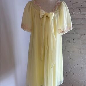 Elegant 1950s Yellow Nightgown with Lace Trim